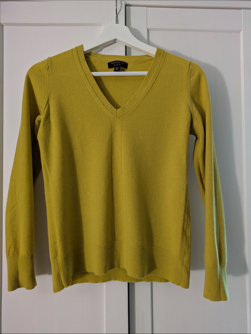 100% Merino Banana Republic Women's V-Neck Sweater Chartreuse Size S